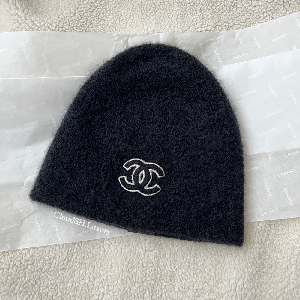 Auth Chanel Classic CC Logo Black Cashmere Beanie - Excellent